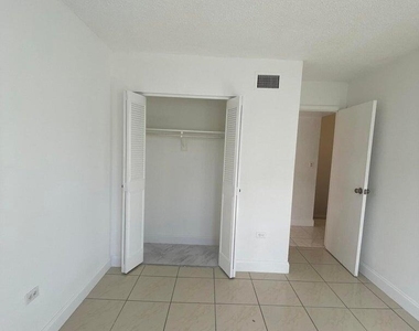 3031 E Missionwood Lane - Photo Thumbnail 8