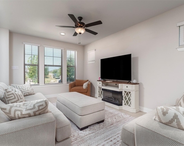 905 Carnation Drive - Photo Thumbnail 4