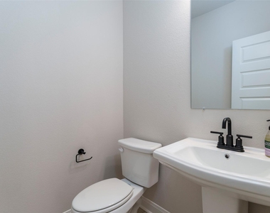905 Carnation Drive - Photo Thumbnail 11