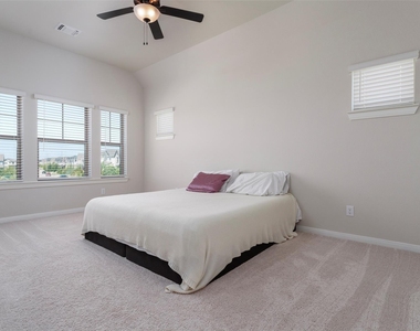 905 Carnation Drive - Photo Thumbnail 13
