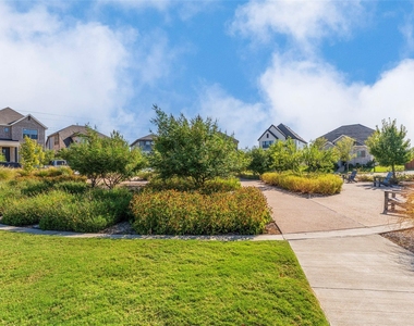 905 Carnation Drive - Photo Thumbnail 27