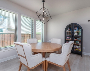 905 Carnation Drive - Photo Thumbnail 9