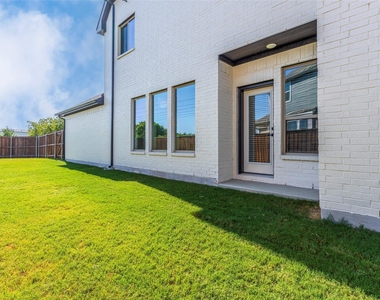 905 Carnation Drive - Photo Thumbnail 23