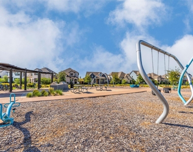 905 Carnation Drive - Photo Thumbnail 31
