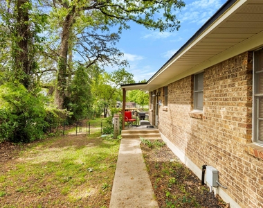 111 Island Park Drive - Photo Thumbnail 2