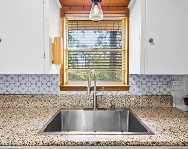 111 Island Park Drive - Photo Thumbnail 13