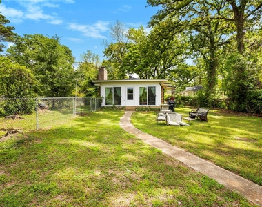 111 Island Park Drive - Photo Thumbnail 3