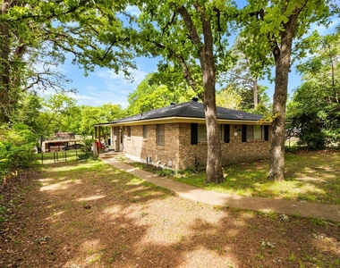111 Island Park Drive - Photo Thumbnail 1