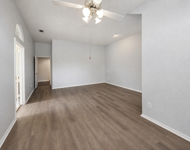 10512 Napa Valley Drive - Photo Thumbnail 12