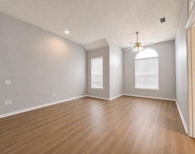 10512 Napa Valley Drive - Photo Thumbnail 13
