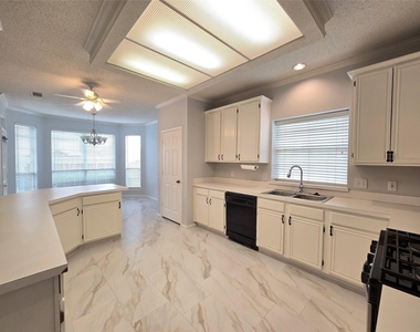 10512 Napa Valley Drive - Photo Thumbnail 6