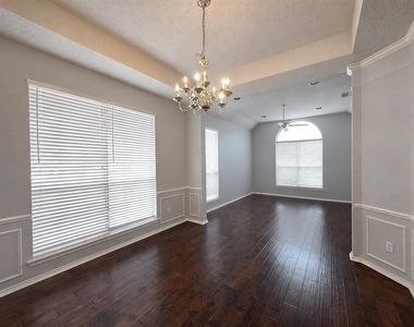 10512 Napa Valley Drive - Photo Thumbnail 4