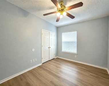 10512 Napa Valley Drive - Photo Thumbnail 9