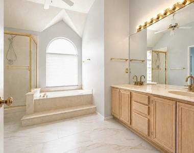 10512 Napa Valley Drive - Photo Thumbnail 14