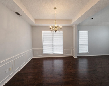10512 Napa Valley Drive - Photo Thumbnail 5