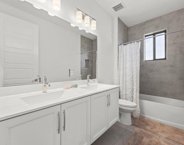 10432 N Lago Vista Circle - Photo Thumbnail 32