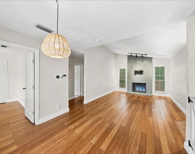 1108 Quail Valley Lane - Photo Thumbnail 6