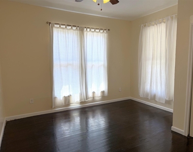 912 Oakland Street - Photo Thumbnail 13