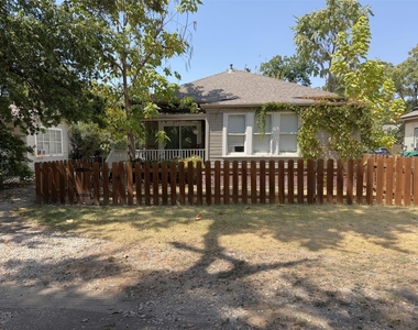 912 Oakland Street - Photo Thumbnail 19