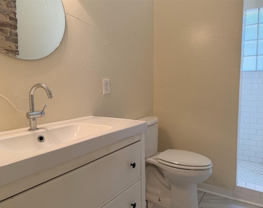 912 Oakland Street - Photo Thumbnail 16
