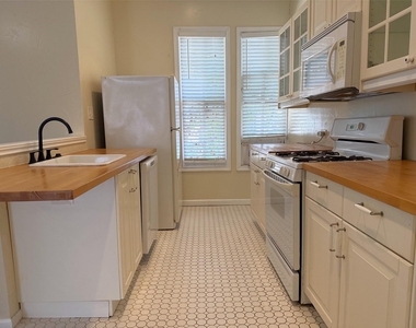 912 Oakland Street - Photo Thumbnail 11
