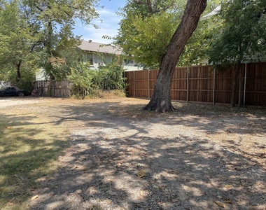 912 Oakland Street - Photo Thumbnail 20