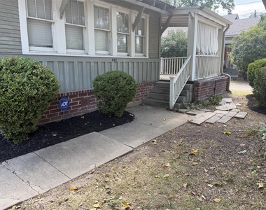 912 Oakland Street - Photo Thumbnail 1