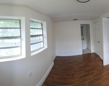 314 Nw 5th St. - Photo Thumbnail 2