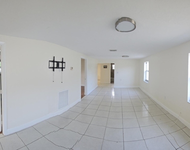 314 Nw 5th St. - Photo Thumbnail 5