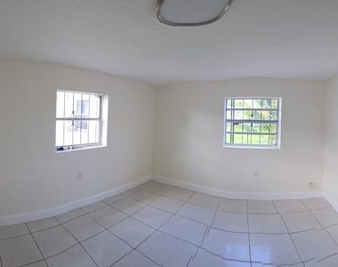 314 Nw 5th St. - Photo Thumbnail 3