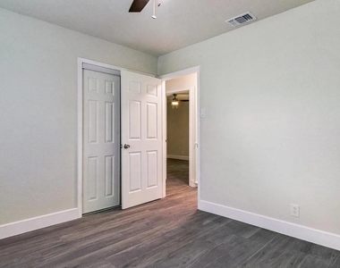 3709 Hilton Drive - Photo Thumbnail 14