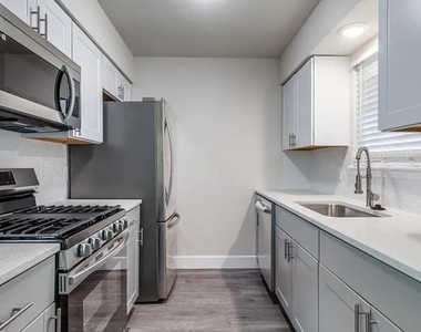 3709 Hilton Drive - Photo Thumbnail 4