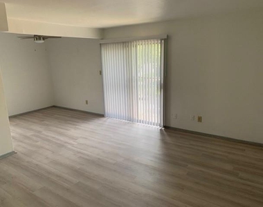 4636 Dexter Avenue - Photo Thumbnail 4