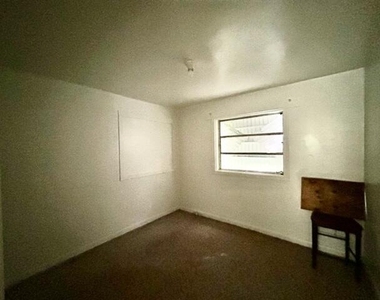 2023 Taylor Street - Photo Thumbnail 7