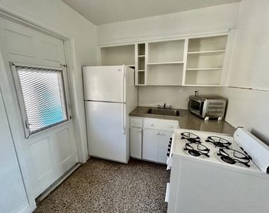 2023 Taylor Street - Photo Thumbnail 2