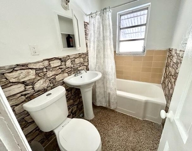 2023 Taylor Street - Photo Thumbnail 5