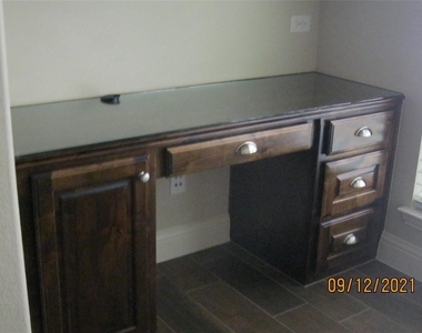 704 Wiltshire Boulevard - Photo Thumbnail 3