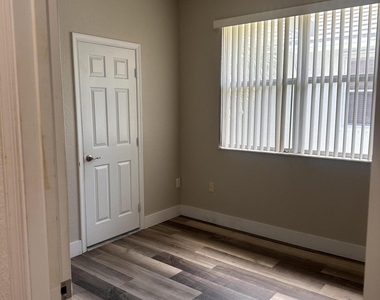 3016 Nw 30th Avenue - Photo Thumbnail 5