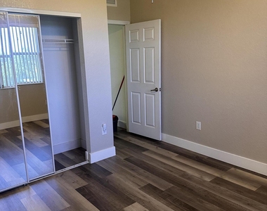 3016 Nw 30th Avenue - Photo Thumbnail 4