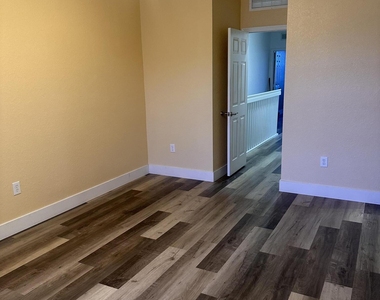 3016 Nw 30th Avenue - Photo Thumbnail 6