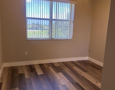 3016 Nw 30th Avenue - Photo Thumbnail 3