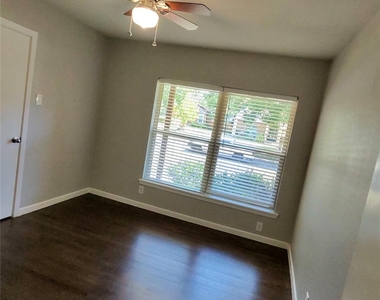 3241 S Edgefield Avenue - Photo Thumbnail 11