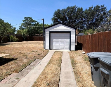 3241 S Edgefield Avenue - Photo Thumbnail 17