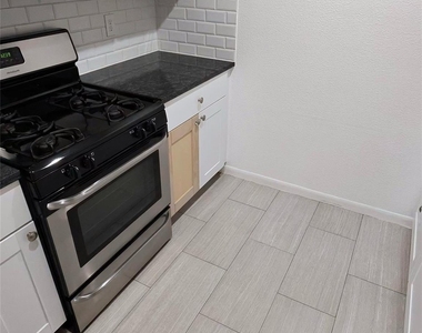 3241 S Edgefield Avenue - Photo Thumbnail 12