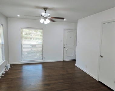 3241 S Edgefield Avenue - Photo Thumbnail 5