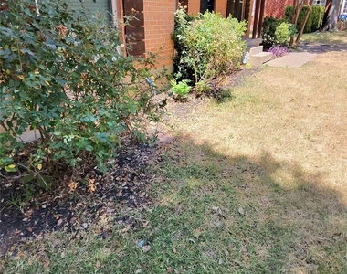 3241 S Edgefield Avenue - Photo Thumbnail 2