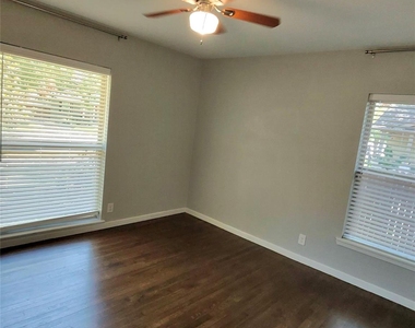 3241 S Edgefield Avenue - Photo Thumbnail 8