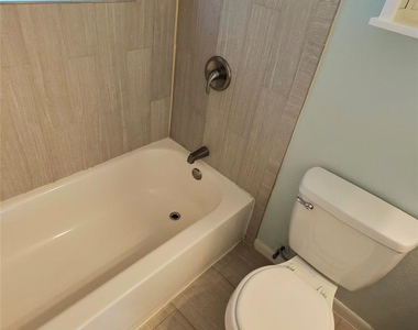 3241 S Edgefield Avenue - Photo Thumbnail 15