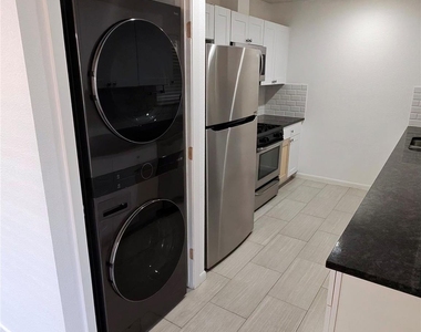 3241 S Edgefield Avenue - Photo Thumbnail 10