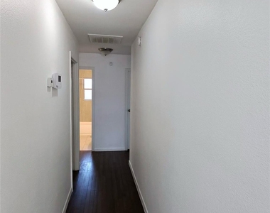 3241 S Edgefield Avenue - Photo Thumbnail 7